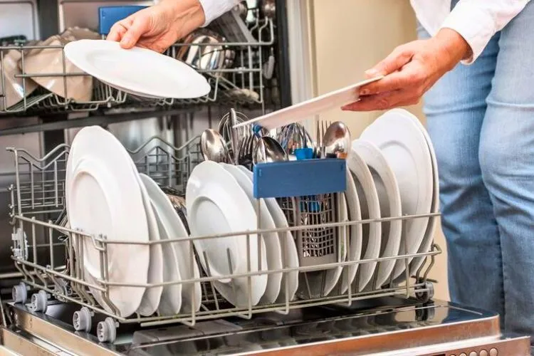 What is the best time to use a dishwasher and washing machine