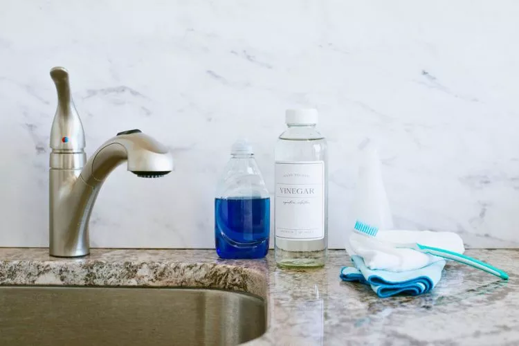 How to Clean Your Kitchen Faucet Head with Dish Soap