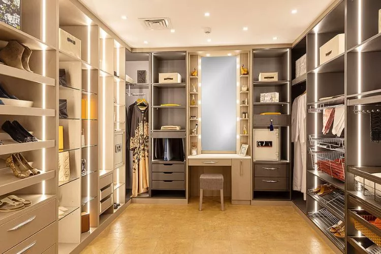 Do Most Walk-In Closets Have Doors