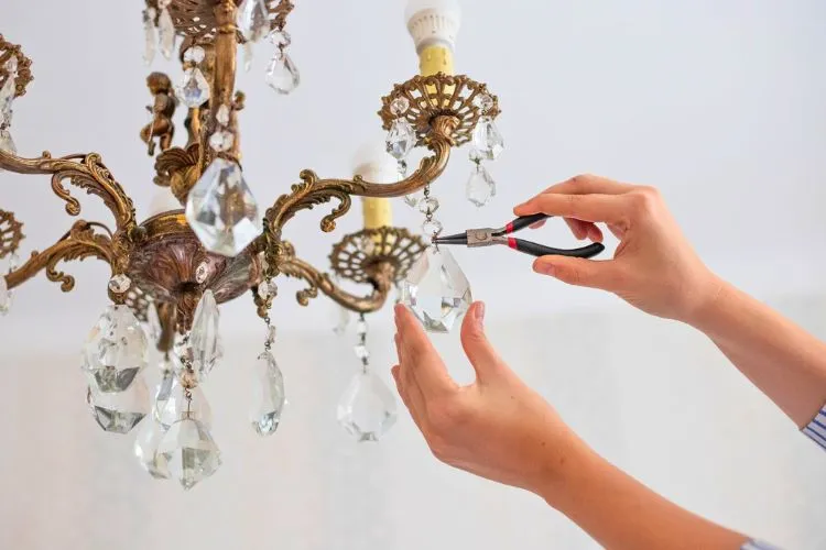 How to clean chandelier without wiping