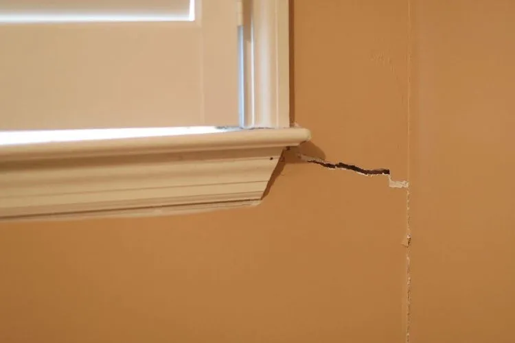 What Causes Drywall to Crack in Corners