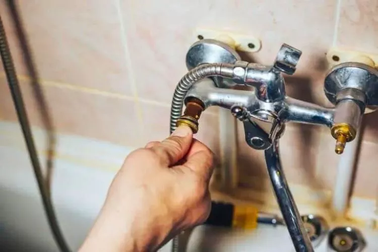 How to Connect Two Faucet Supply Lines