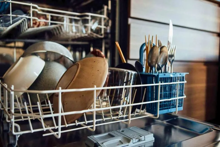 Benefits of Dishwashers Using Hot Water